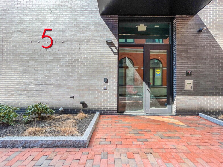 Building Photo - 5 India St