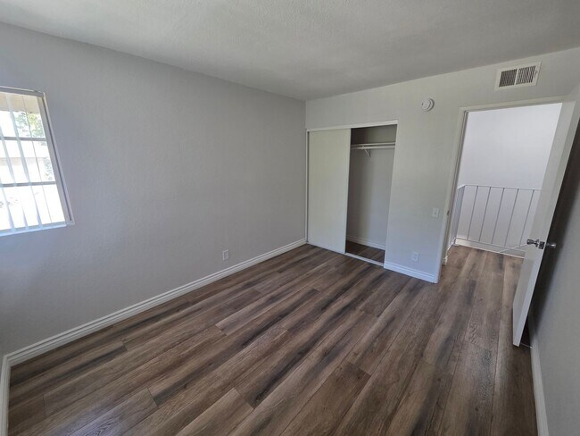 Building Photo - 1826 Lochglen Ct