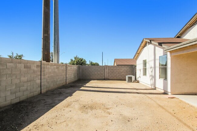 Building Photo - 11841 W Wethersfield Rd