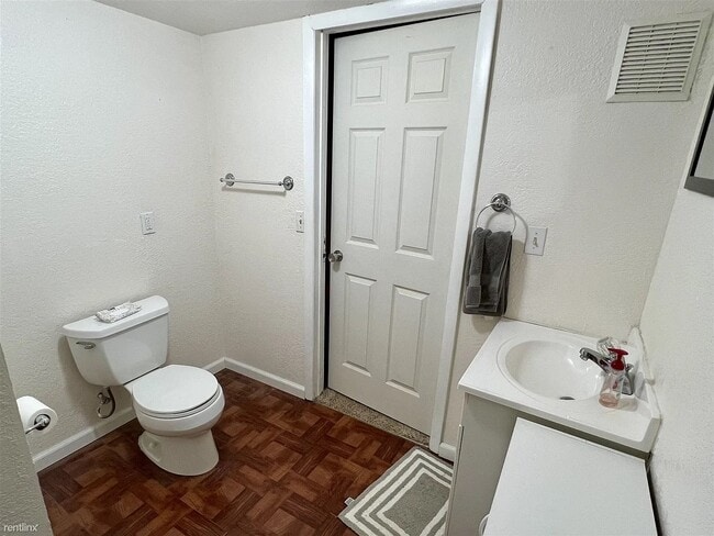 Building Photo - 2669 Deake Ave