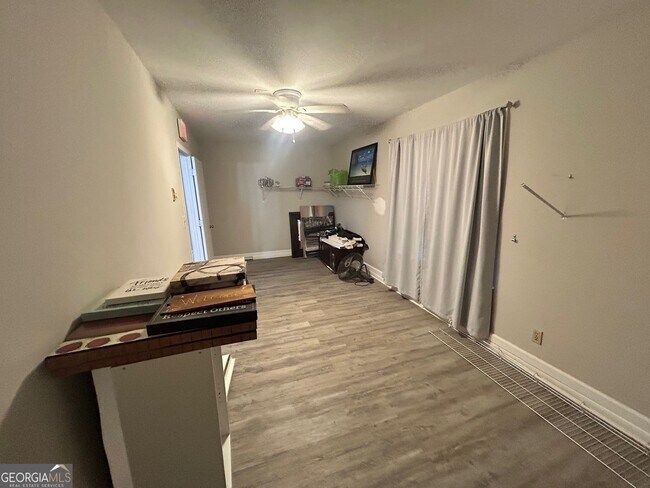 Building Photo - 15 Oak Hill Ct