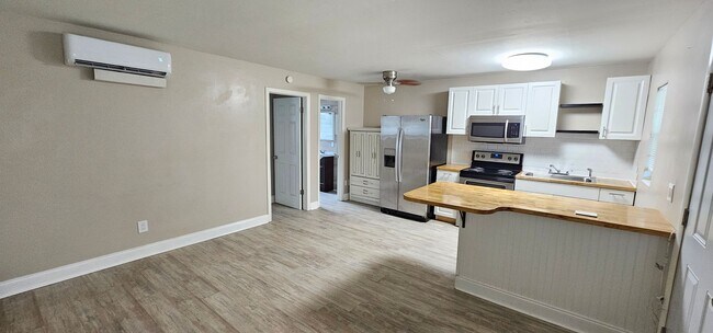 Building Photo - Titusville Apartment Including ALL Utilities!