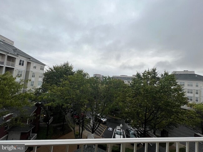 Building Photo - 1625 International Dr