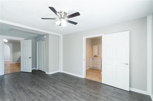Building Photo - 4715 S Lee St