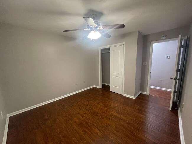 Building Photo - Beautiful home in Riverwalk