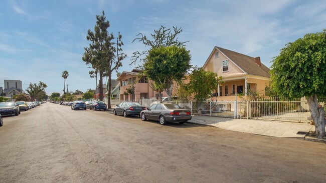 Building Photo - 1352 E 21st St