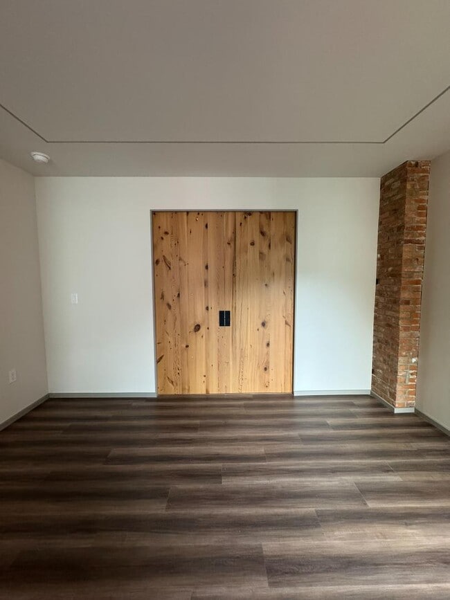 Building Photo - 107 Calder St