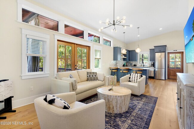 Building Photo - 290 St George St