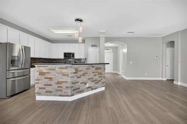 Building Photo - 37 Burnside Dr