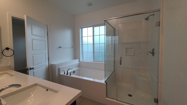 Building Photo - 3 Bedroom 3 Bath Townhouse