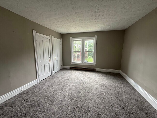 Building Photo - Wellman Duplex