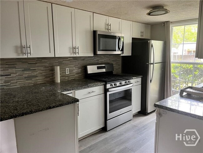 Building Photo - 46 Knollwood Cir