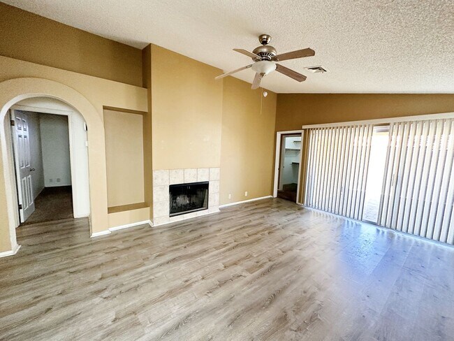 Building Photo - Coming Soon! Scottsdale Home 3/2 Bed/Bath - Available Now!