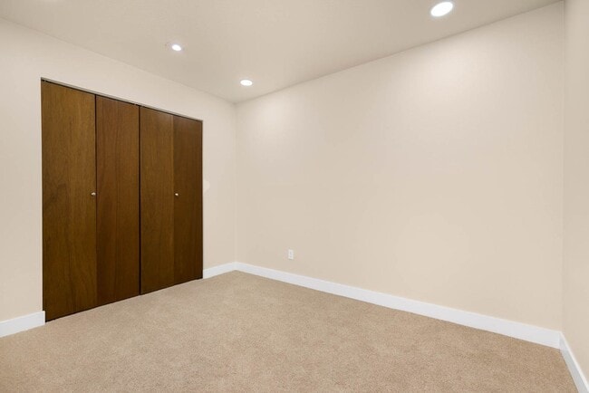 Building Photo - 4758 153rd Ave SE