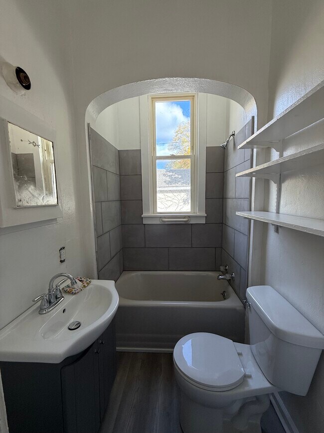 Building Photo - 215 E South St