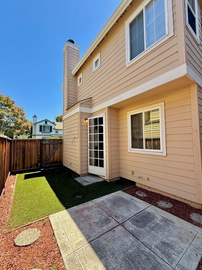 Building Photo - COMING SOON!| $3,750/ 3 BR – BEAUTIFUL ARDENWOOD HOME IN PRIME FREMONT LOCATION!