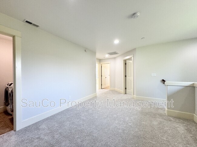 Building Photo - 11347 NW Kimble Ct