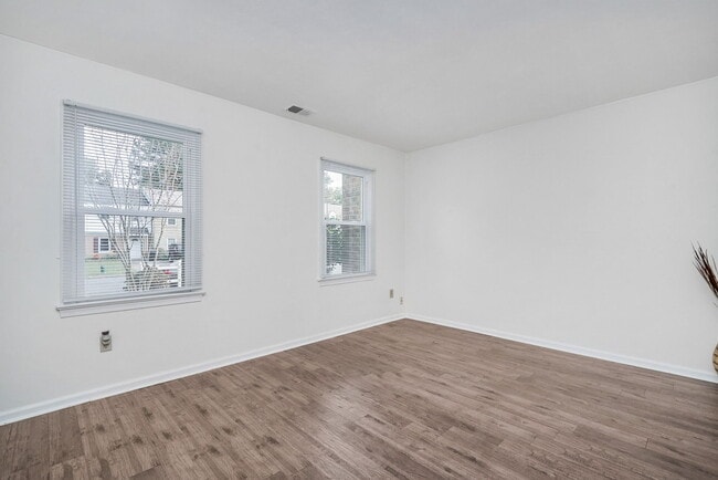 Building Photo - 5213 Clover Hill Dr