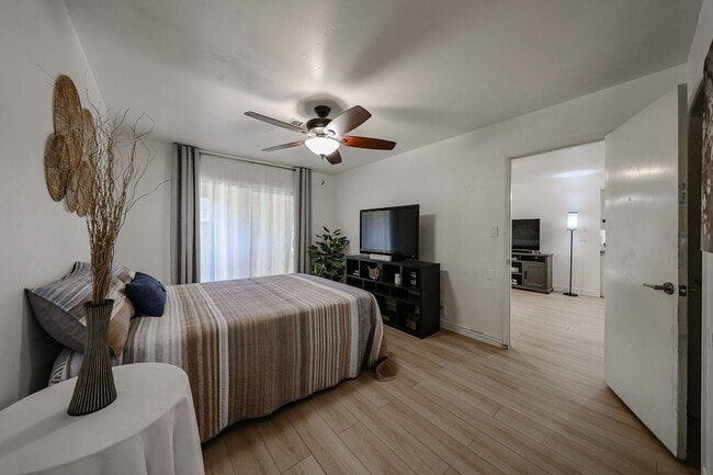 Building Photo - Great Location and Nicely Updated 2 Bed 2 Bath!