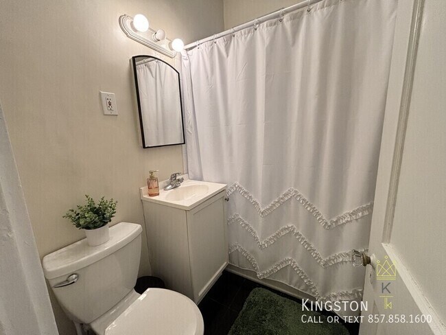 Building Photo - 1481 Beacon St