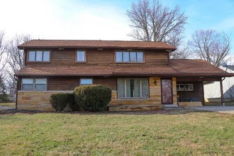 Building Photo - 425 N Hillsdale Dr