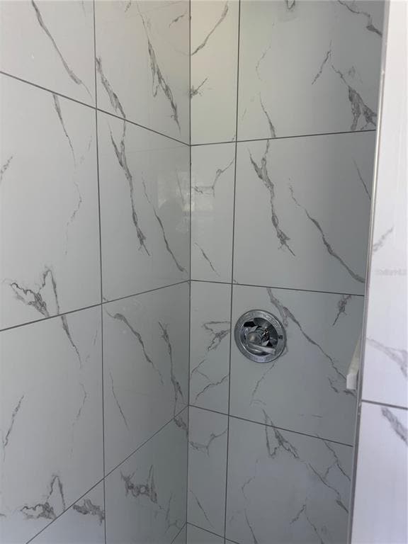 Building Photo - 1160 Lakeview Dr