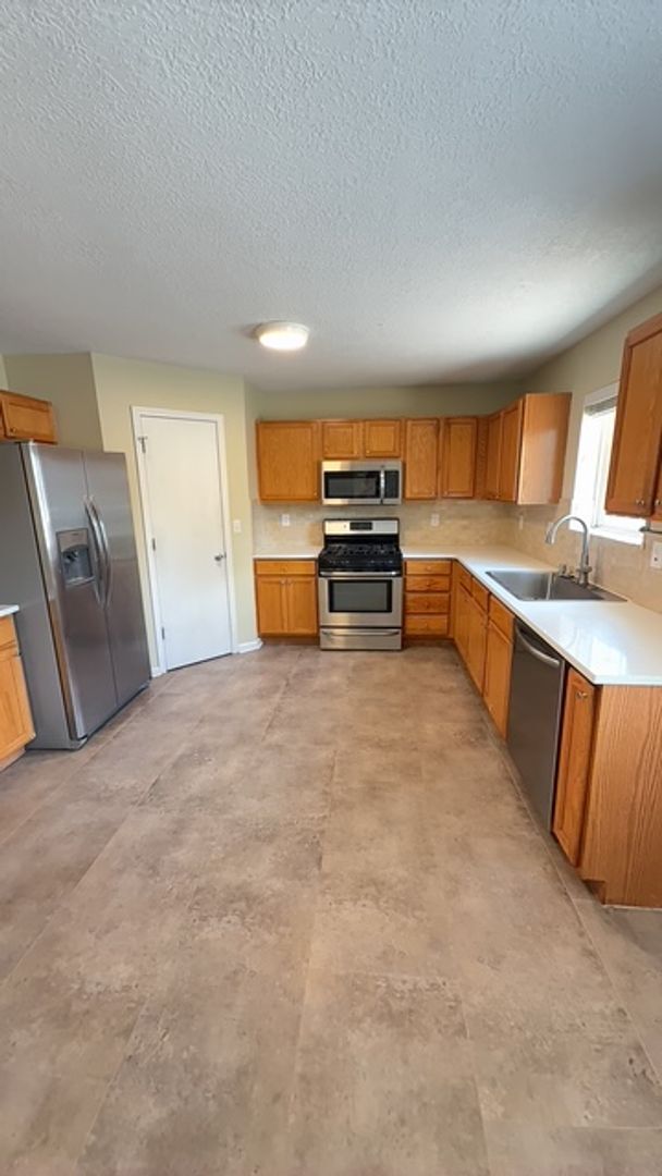 Building Photo - Beautiful 3 bedroom 2 bath home in Mirabel...