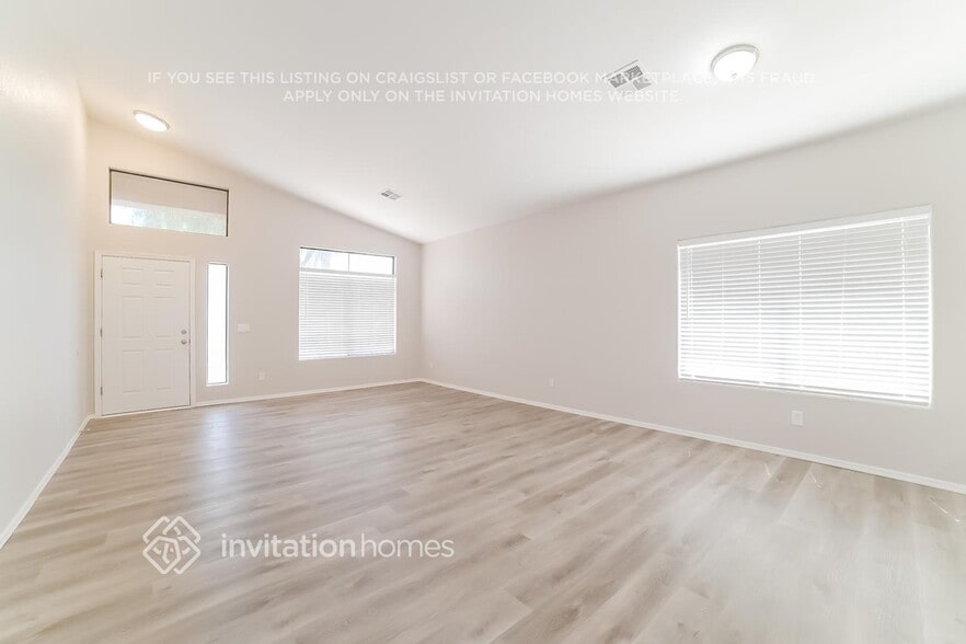 Building Photo - 5426 W Bluefield Ave