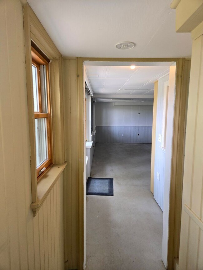 Building Photo - 15 Carpender Rd