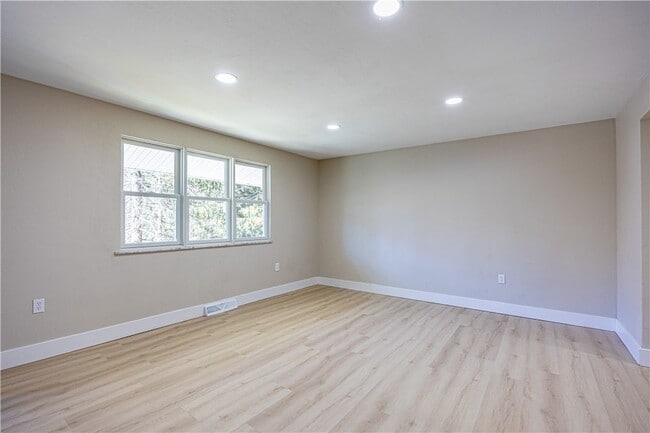 Building Photo - 476 Fielding Dr