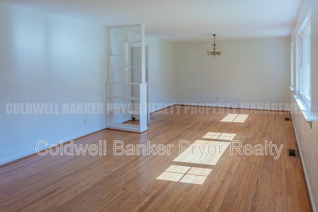 Building Photo - 1225 Panorama Dr