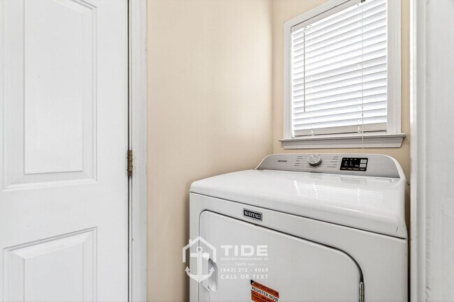 Building Photo - Modern Comfort in North Charleston