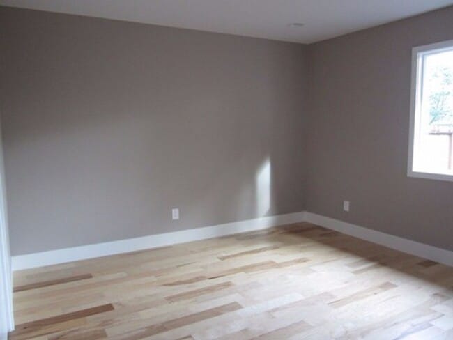 Building Photo - 4 bedroom 2 bath house in Holbrook Heights- Concord