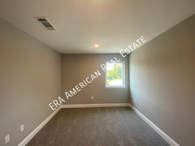 Building Photo - 953 Skylark Rd