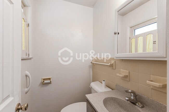 Building Photo - Fantastic 3bd/1.5ba home! Coming soon!