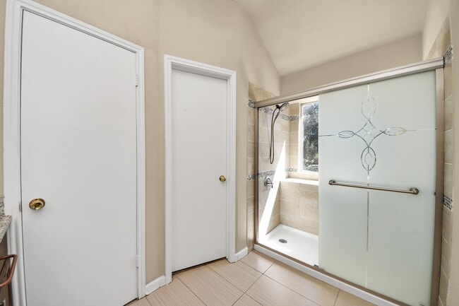 Building Photo - 20303 White Poplar Dr