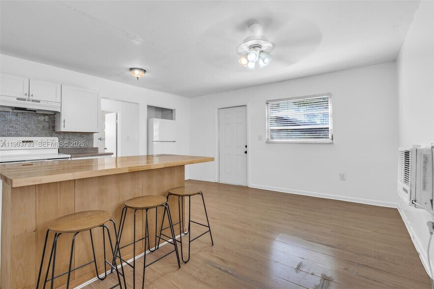 Building Photo - 2809 SW 23rd Ter