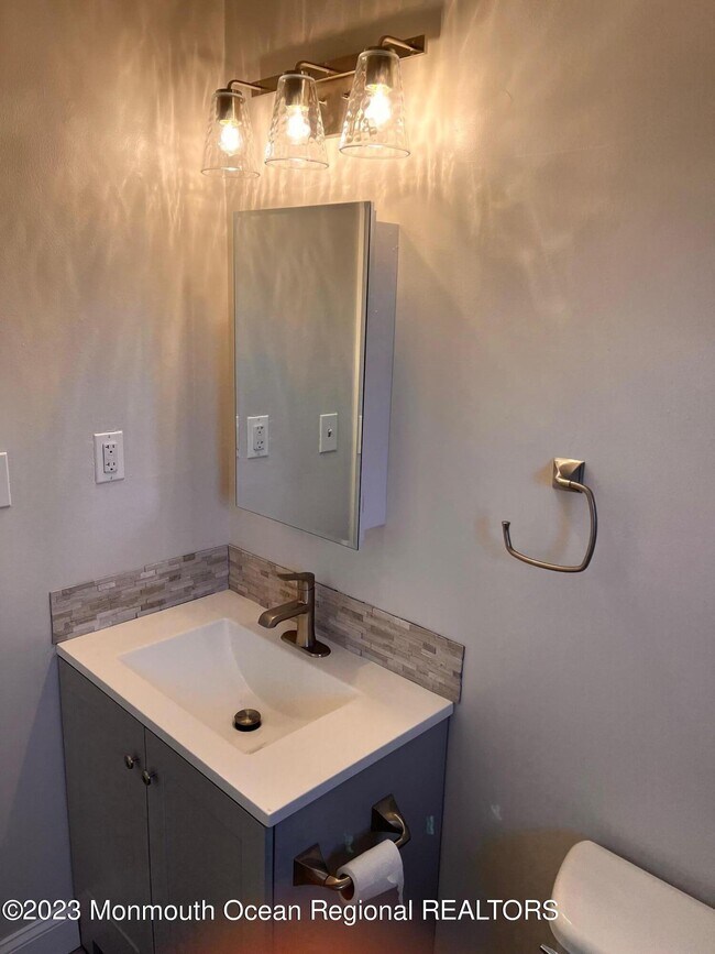 Building Photo - 250B Sawmill Rd