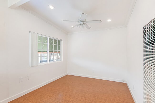 Building Photo - 2BD/1BA APARTMENT IN CROWN POINT! - 2 BLOCKS TO SAIL BAY! - $2,995/mo!