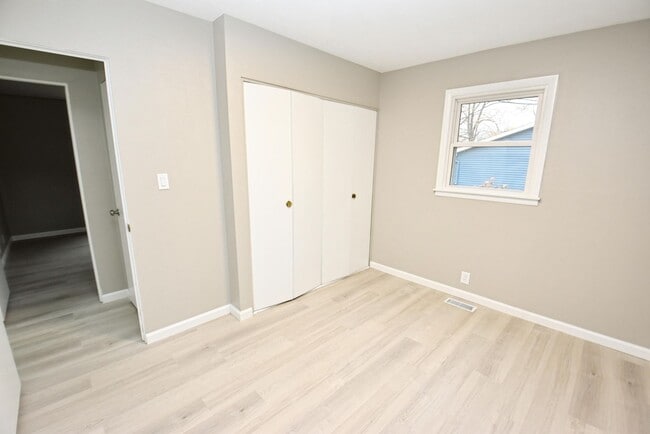 Building Photo - Inground swimming pool, 3 bedroom 1.5 bath home in South Bend IN