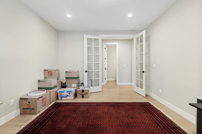 Building Photo - Upscale Home Available in Herriman