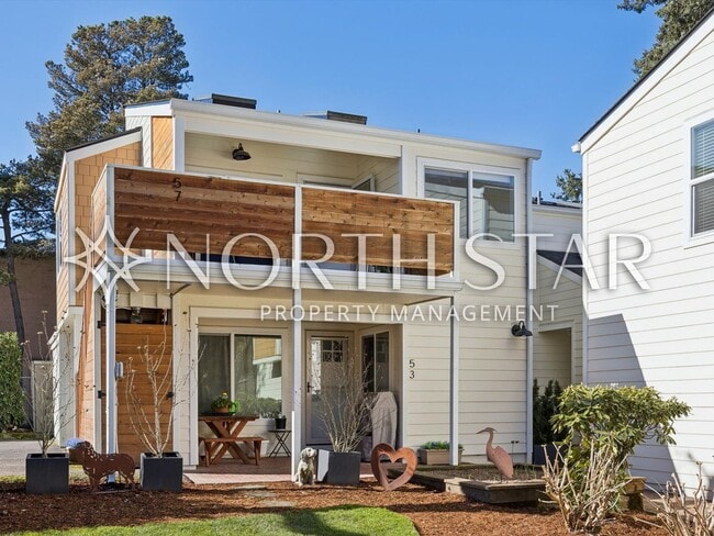 Building Photo - Remodeled Condo in the Heart of Old Town Lake Oswego