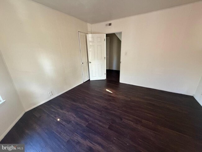 Building Photo - 112 W Main St