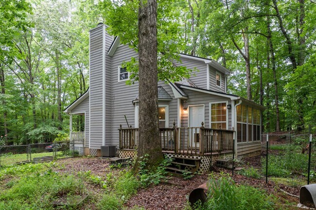 Building Photo - 3 Bedroom, 2 Bath in Hillsborough with Fenced yard! Available in June!