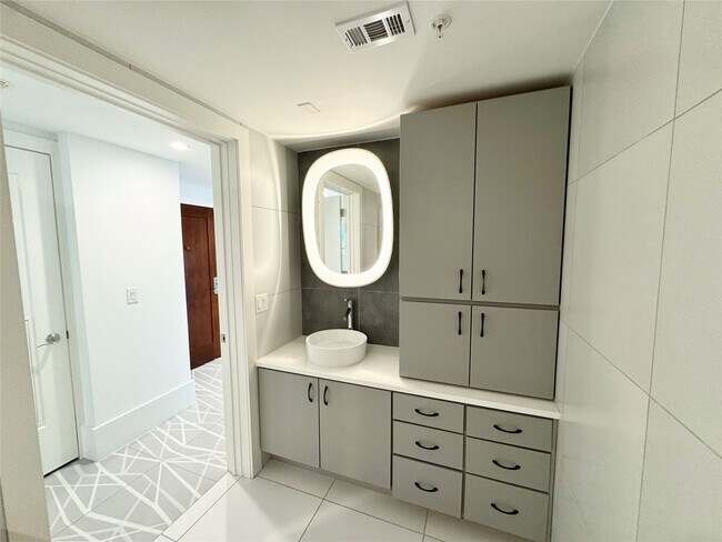 Building Photo - 2201 Market St