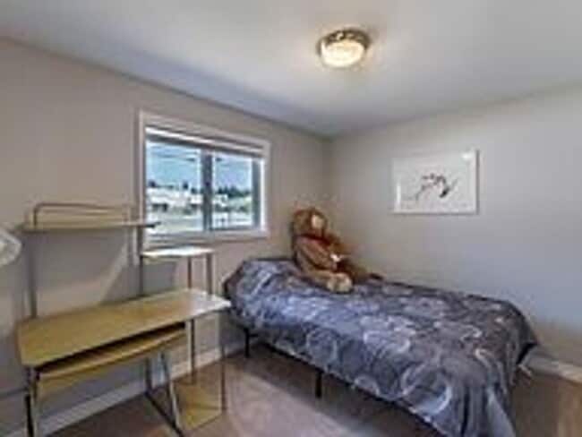 Building Photo - Tastefully Updated 3bd 1 bath home with la...