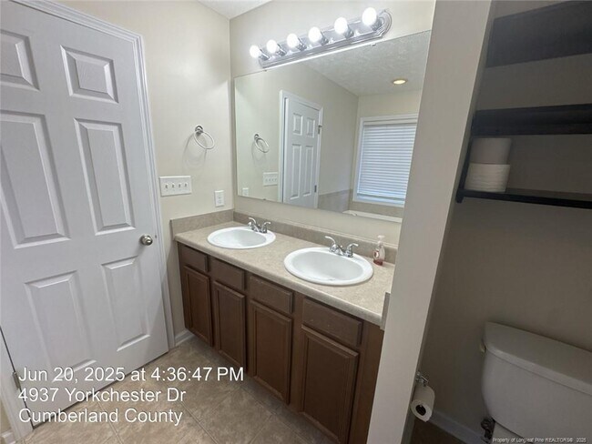 Building Photo - 4937 Yorkchester Dr