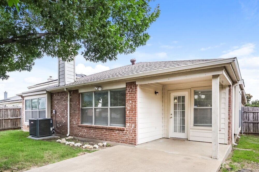 Building Photo - 833 Lariat Dr