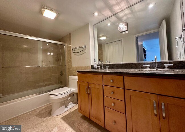 Building Photo - 1420 Locust Walk