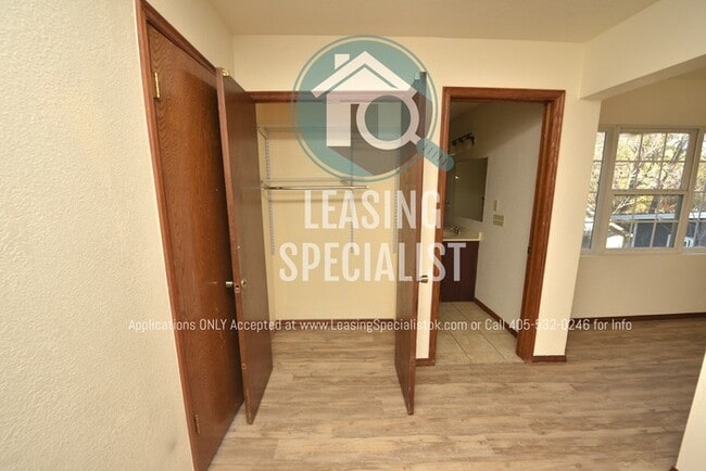 Building Photo - Central Norman 3 Bed 3 Bath MOVE IN SPECIA...